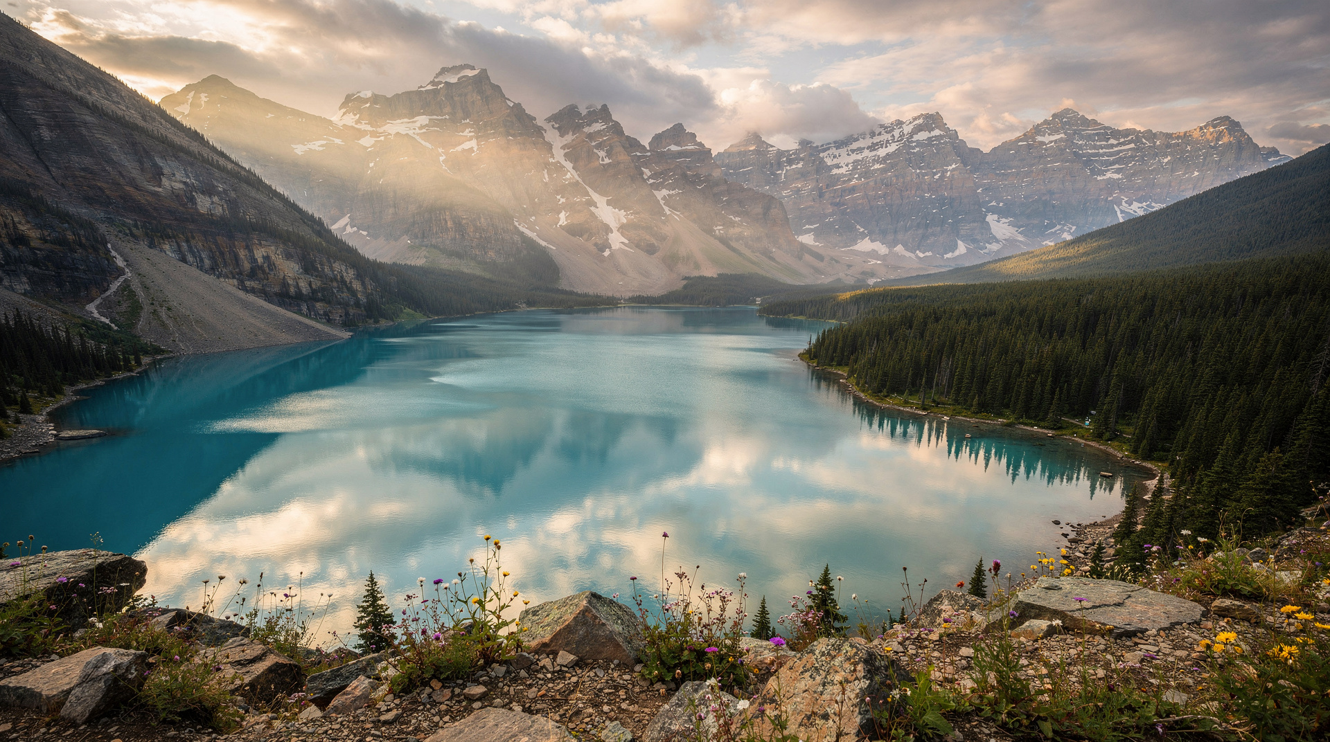 Zodiac whale watching in Tadoussac: 2-3 hr tours, what species you'll see, cost, how to dress, and comparison with larger boats for the best experience.