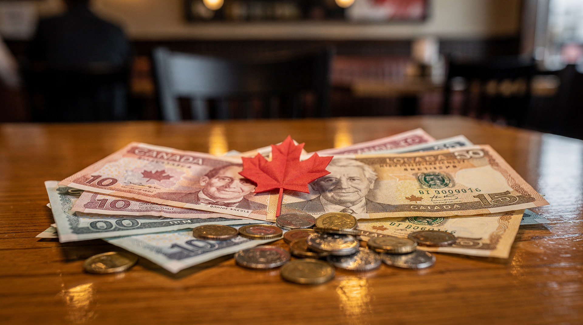 Canadian currency and tipping: what you need to know