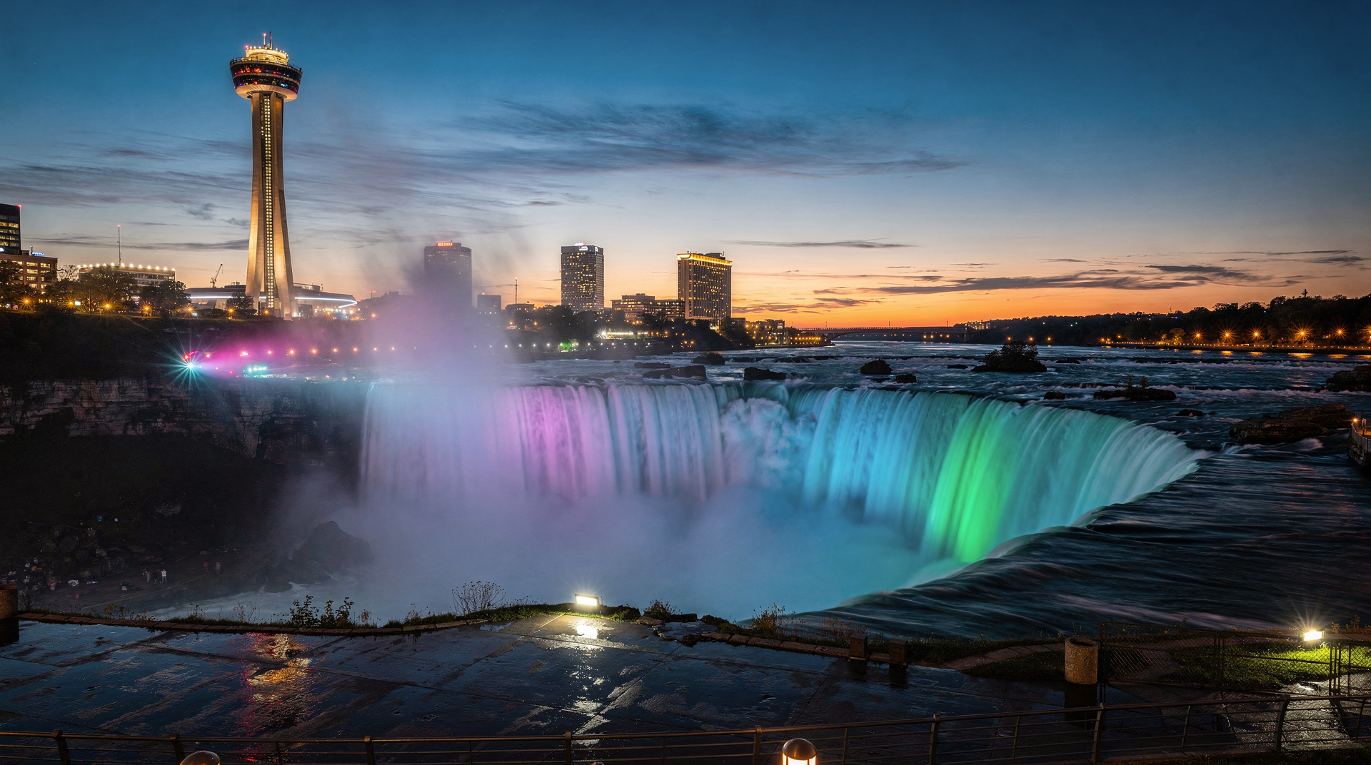 Niagara Escarpment: Hiking the Bruce Trail and Scenic Stops