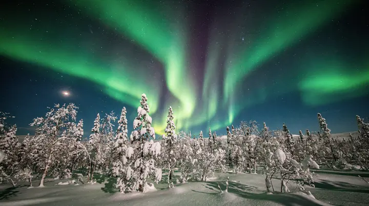 Aurora boreal no Yukon e nos Territórios do Noroeste