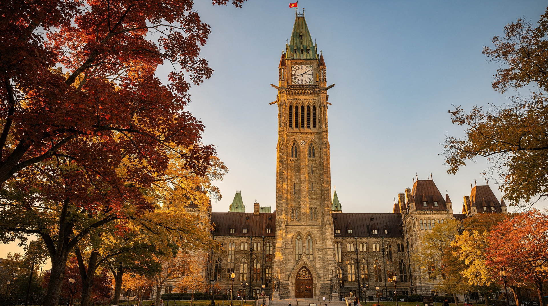 Parliament Hill Ottawa: tours, Changing of the Guard and Peace Tower