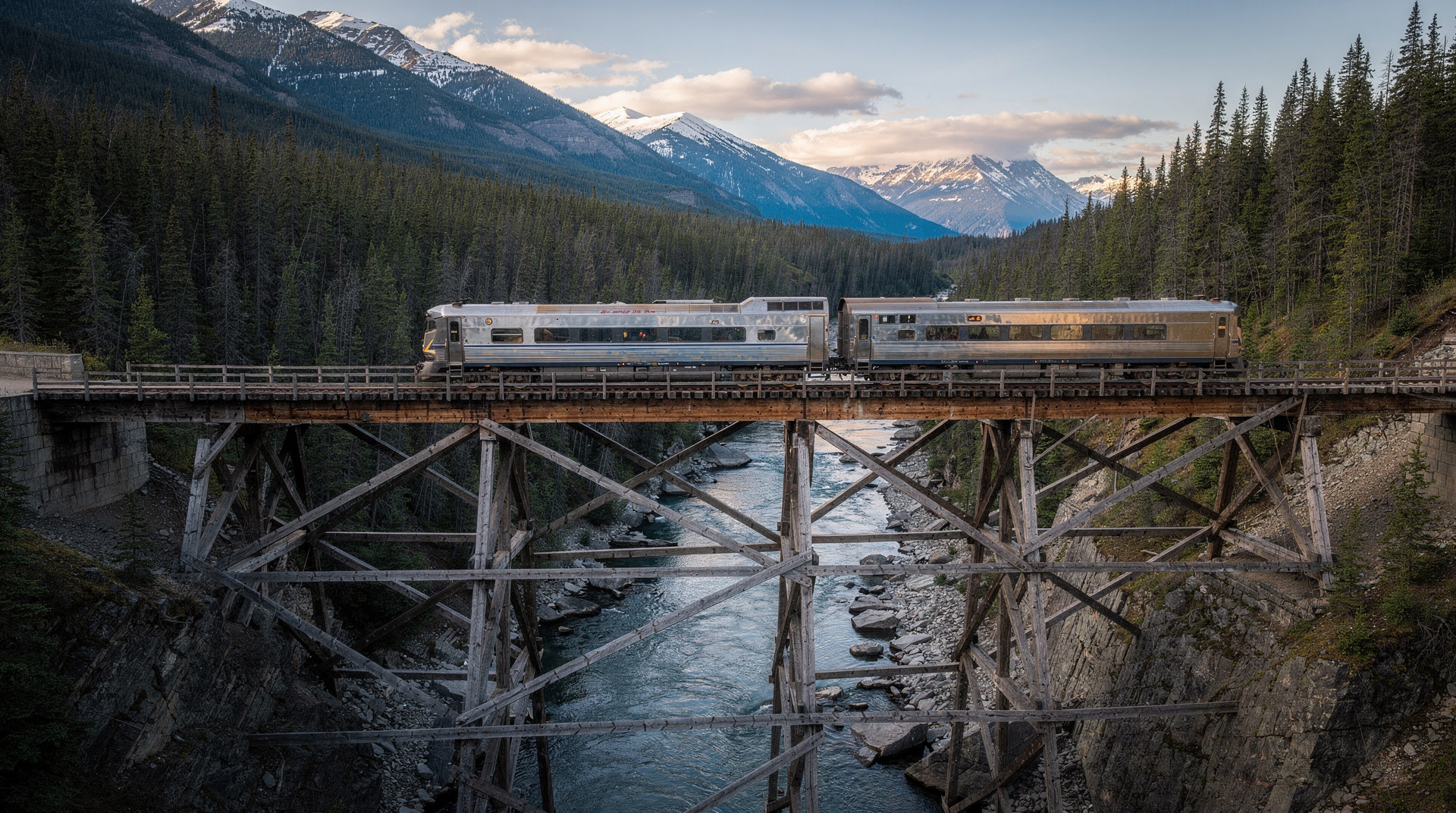 How to book Canadian scenic trains