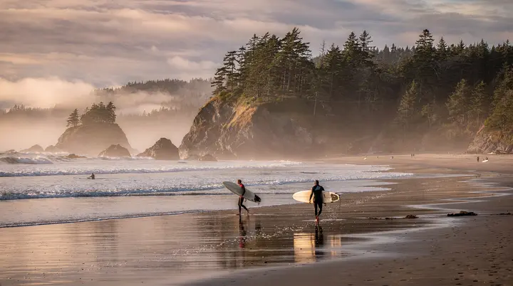Surf en Tofino: cultura del surf en el Pacífico, escuelas y cuándo ir