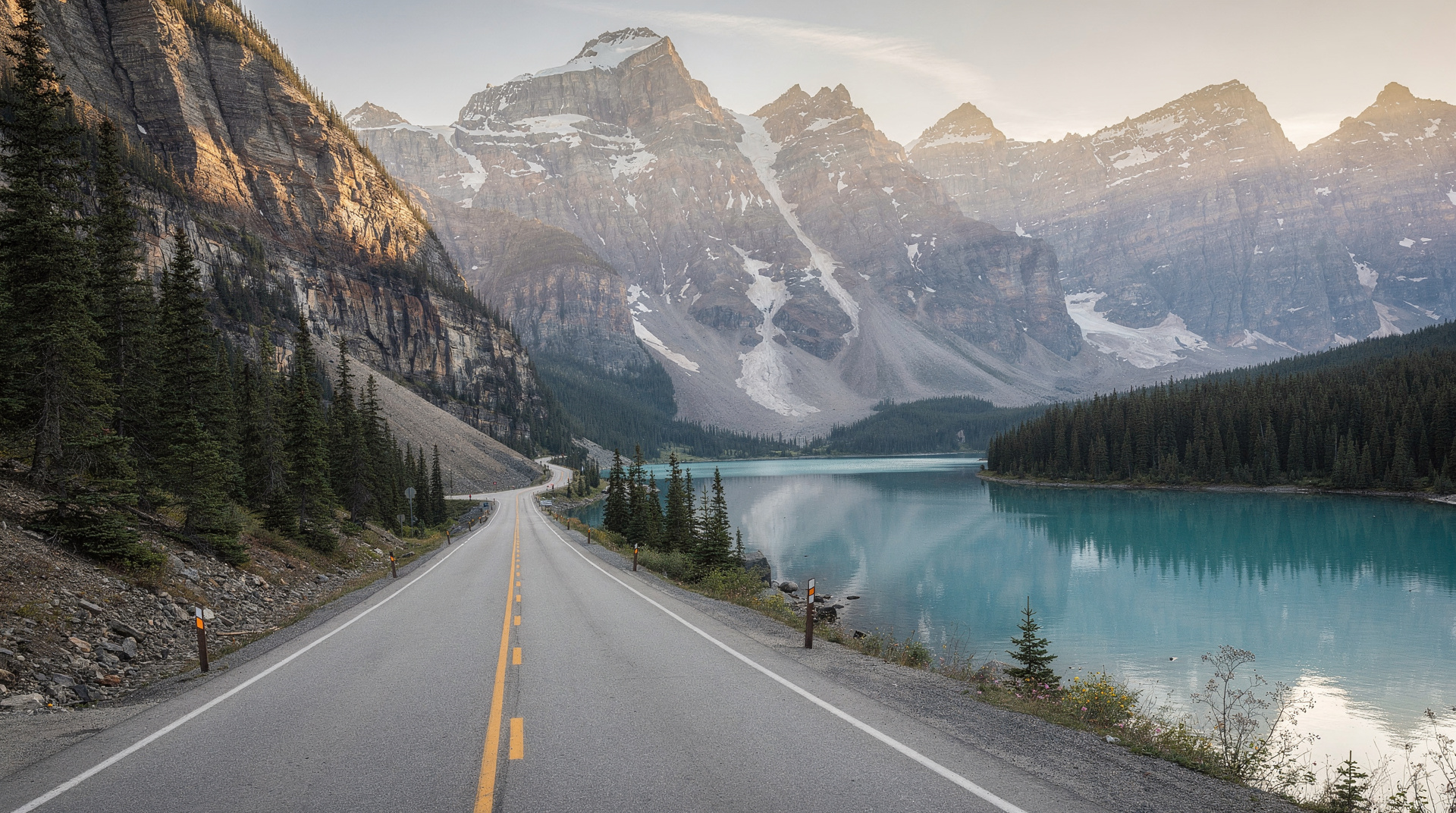 Road trip Vancouver-Banff en 10 jours : Whistler, Okanagan, Revelstoke, Lake Louise, Banff. Itinéraire complet avec distances et étapes.